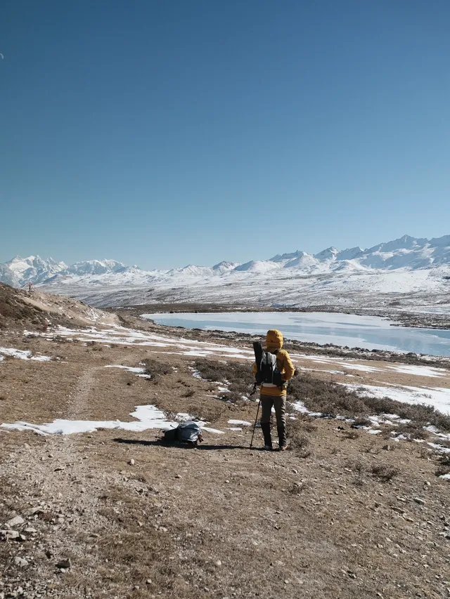 川西雪山整活，吃了牦牛肉，單穿一件是否抗凍