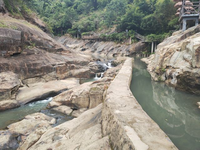 探秘饒平怪臼谷