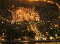 警告!別輕易與他對視——龍門十七米佛顏殺!