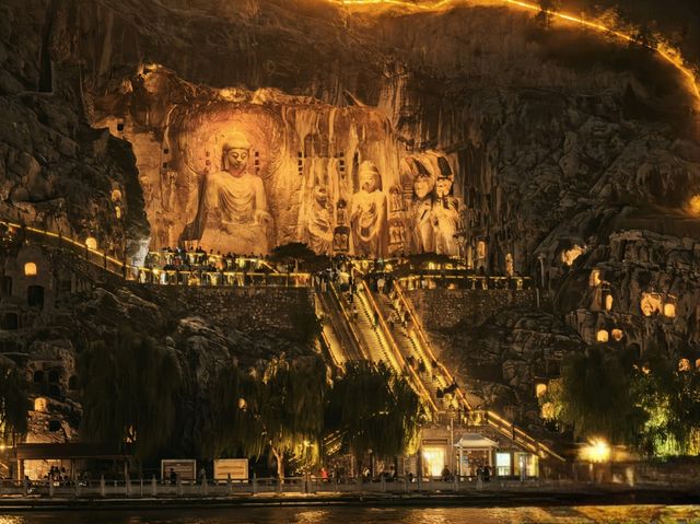 警告!別輕易與他對視——龍門十七米佛顏殺! 警告!別輕易與他對視——龍門十七米佛顏殺!