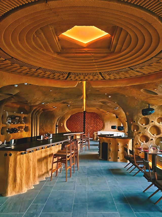 曼谷高空洞穴餐廳