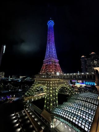 Oriental Romance Under the Paris Tower