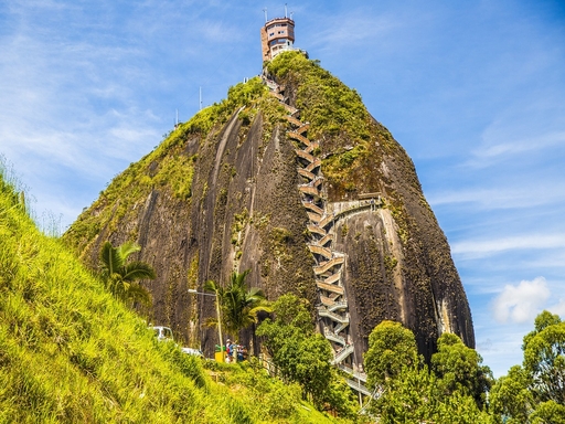Guatapé｜740 Steps for a 360° Lake View