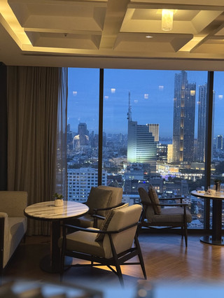 Momen suram di Bangkok setelah hujan deras seketika membawa saya kembali ke Tokyo.