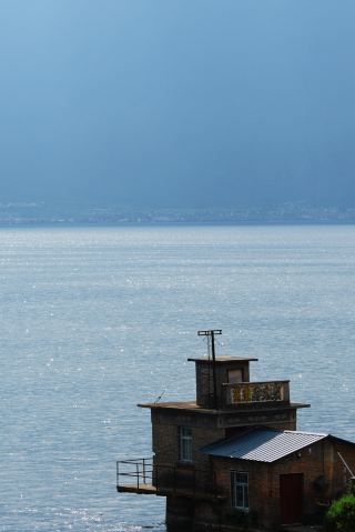 Gugu Meimei Manlan – A Wabi-Sabi Candlelit Sanctuary by Erhai Lake