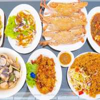 ร้านลับกลางบึงน้ำ กินข้าว ห้อยขา ดูปลา