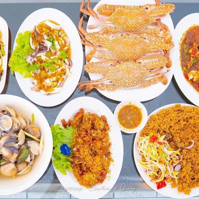 ร้านลับกลางบึงน้ำ กินข้าว ห้อยขา ดูปลา