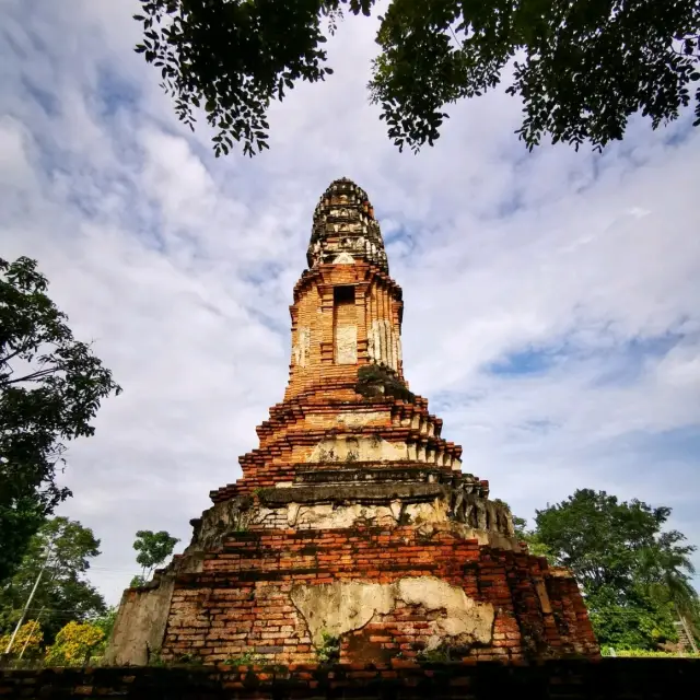 ร่มรื่นสวยงาม ณ โบราณสถานวัดบรมพุทธาราม อยุธยา