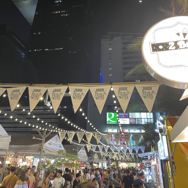 曼谷最受歡迎夜市