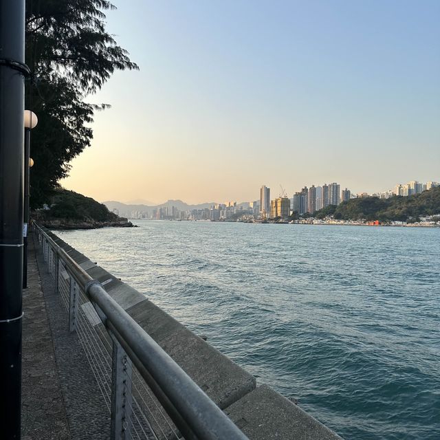 午後慢步-杏花邨海濱長廊