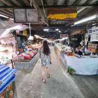 Wat Donwai Floating Market Near Bangkok