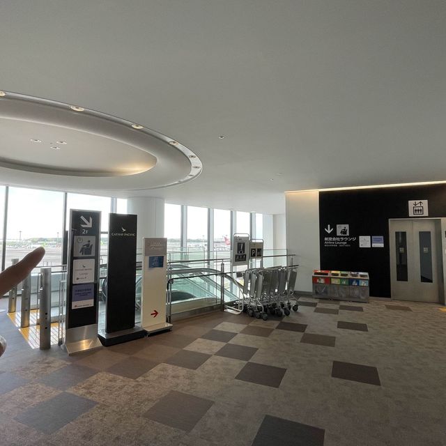 成田機場第二航廈華航貴賓室，上飛機前的休憩放鬆好空間❤️