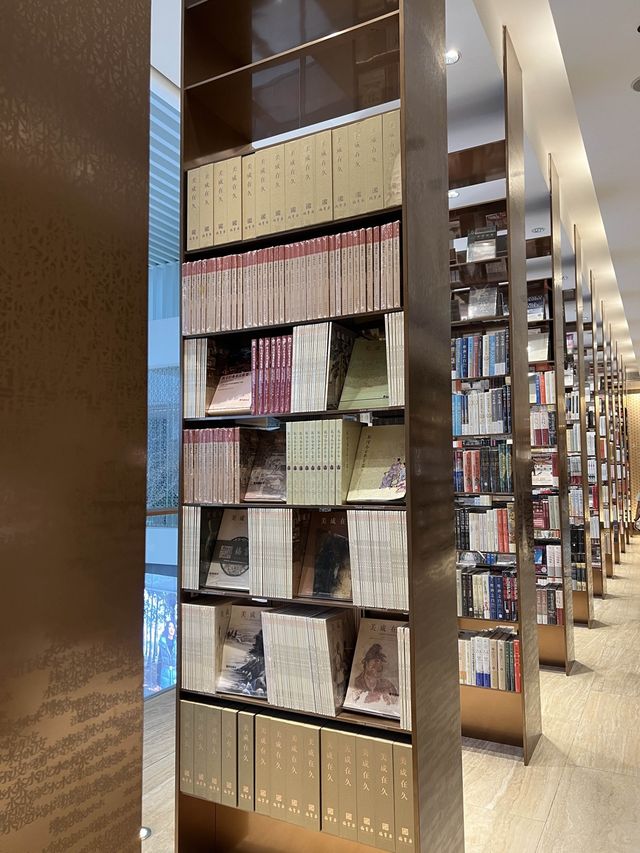 深圳版誠品🤫城中現代感書店😆前檐🙈