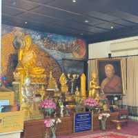 กราบสักการะวัดสระเกศราชวรวิหาร (วัดภูเขาทอง)