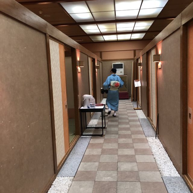 傳統日式旅館👘浸泡天然溫泉♨️品嚐懷石料理