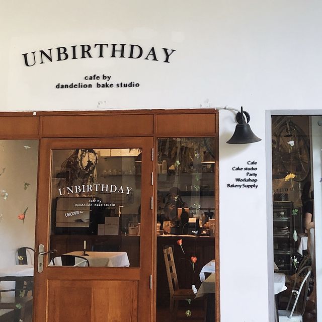 Unbirthday cafe คาเฟ่ใกล้ bts พร้อมพงษ์