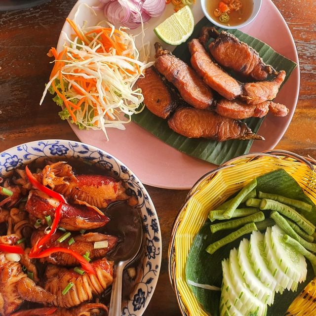 ครัวริมพาน ร้านลับวิวสะพานสารสิน