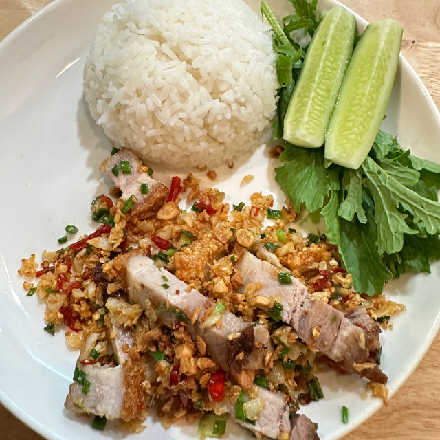 "Krob Kun กรอบกุน" ทำหมูกรอบให้เป็นงานศิลปะ📍