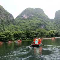 ล่องเรือฮาลองบก ลอดถ้ำชมวิว เวียดนาม