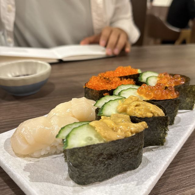 美味新鮮熱辣香脆的「鰻魚燒飯團」😋
