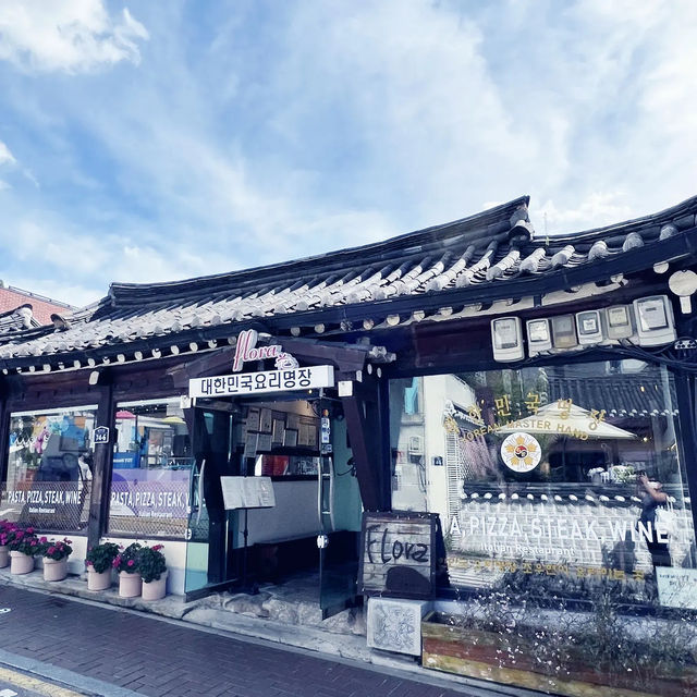 🇰🇷 Baskin Robbins inside a hanok