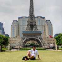 experiencing the enormous eiffel tower 