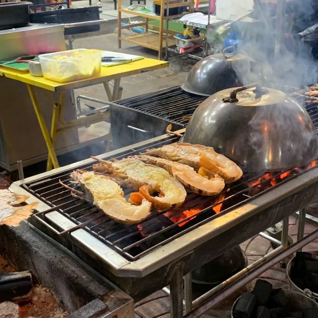 Enjoy street food at Yaowarat Road