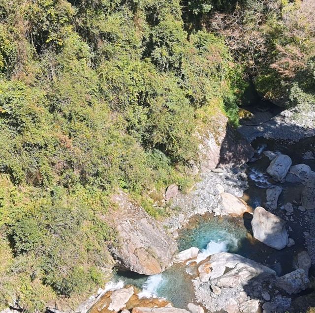 太魯閣華祿溪，青山綠水風光無限。