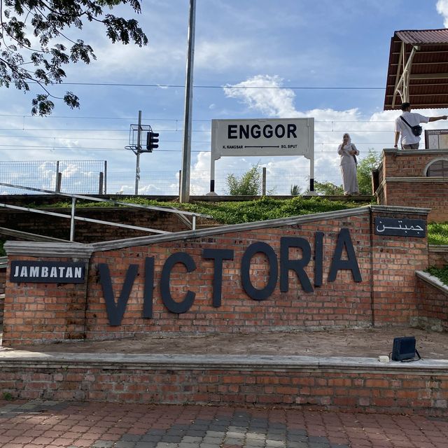 Historical Landmark - Victoria Bridge 