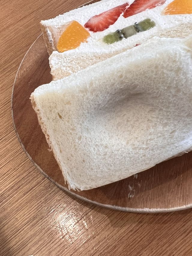福岡【博多】ふわっふわ食パンのフルーツサンドが食べられるお店🍞🍓