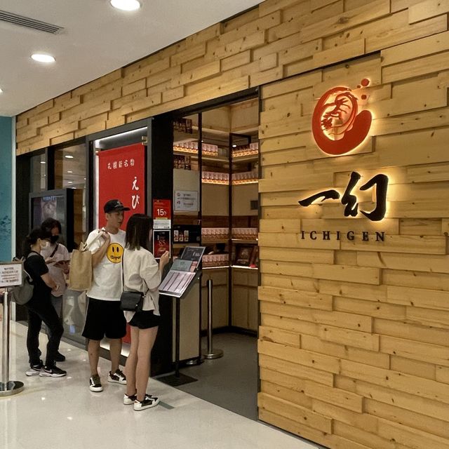 香港尖沙咀｜維港夜景配一幻濃蝦湯拉麵🍜