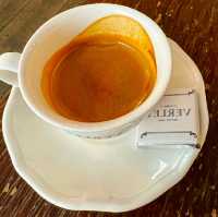 COZY CAFÉ FOR COFFEE ENTHUSIAST IN PARIS!