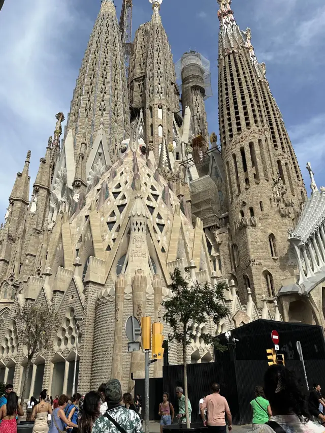 Yet another Gaudi attraction in Barcelona 🇪🇸🔔⛪️