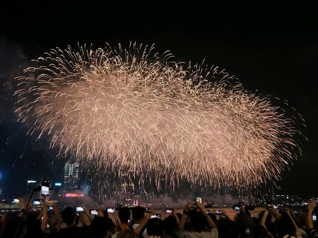 國慶煙花🎆31888枚煙花維港上空綻放 