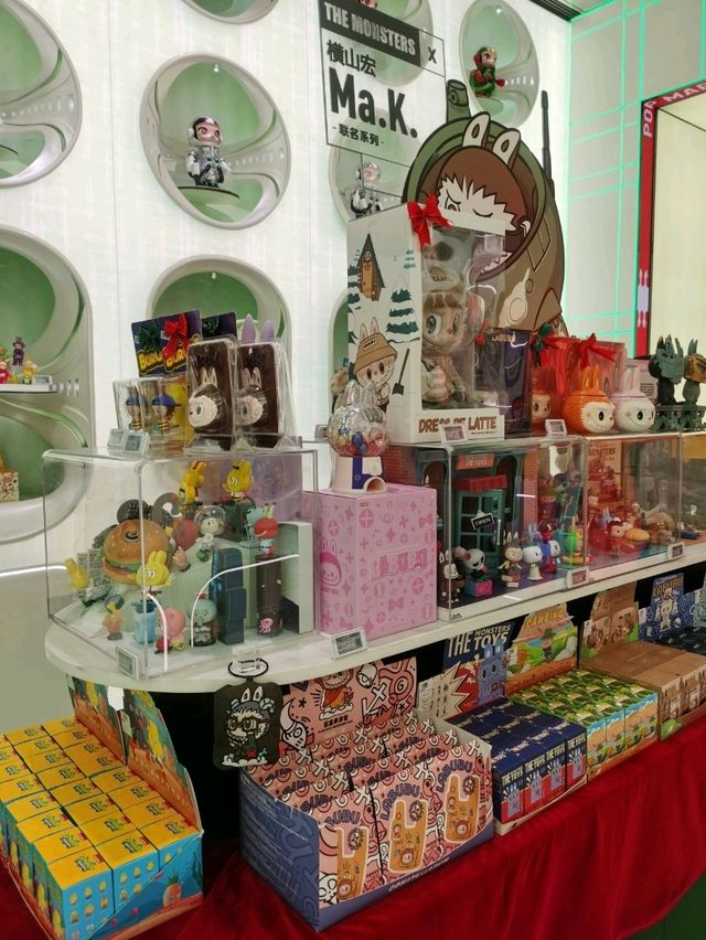 來上海不能錯過的POPMART旗艦店
