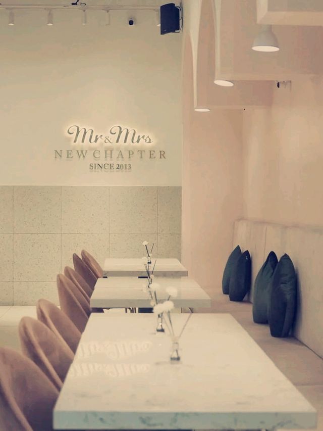 Mr & Mrs Cafe