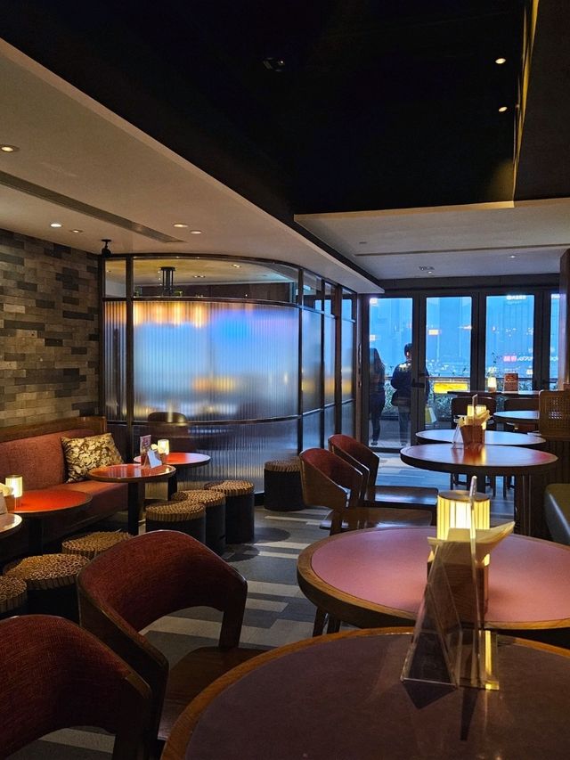 高級川菜餐廳內的新酒吧