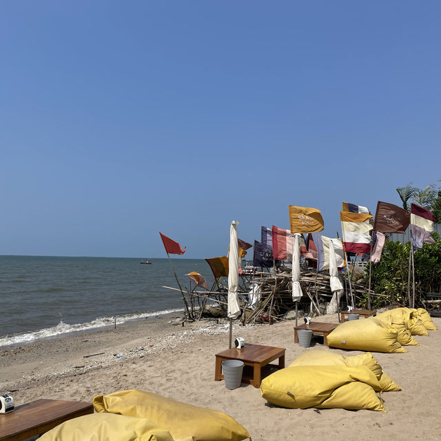 Sea you soon cafe’ : คาเฟ่ริมชายหาดบางแสน