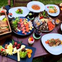 พามาทานบุฟเฟต์ Seafood ริมแม่น้ำ
