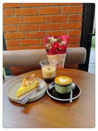 🍊🍰☕ "Bottomless Sukhumvit33 - 輕奢咖啡體驗與美味蛋糕的絕妙組合" ☕🍰🍊