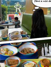 🏰 🌟 迪士尼魔法之旅：上海玩具總動員酒店早餐體驗 🏰🍳✨ 🍳