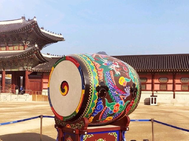 Visit Gyeongbokgung Palace 