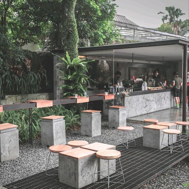 THIS KOPISOP IS BOTH A COFFEE SHOP AND A WORKING SPACE