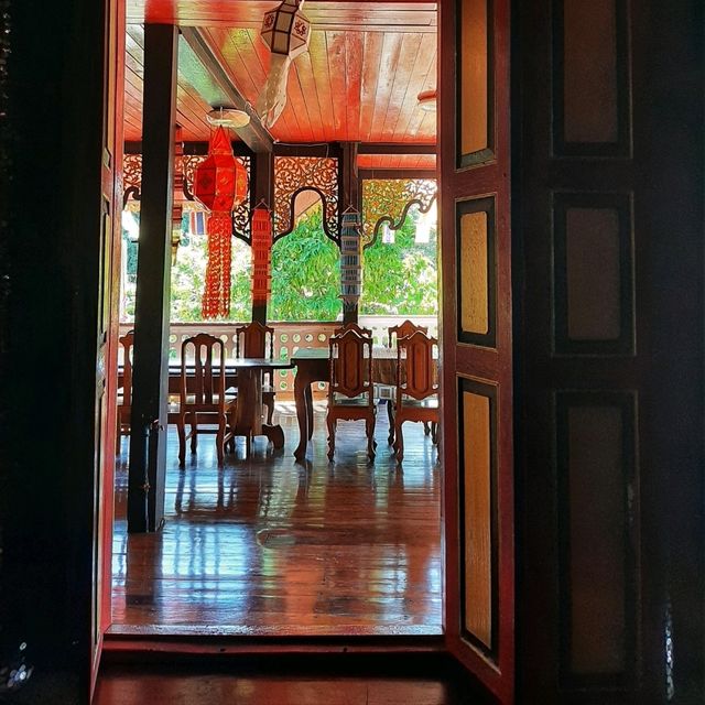 วัดศรีรองเมือง ชมวิหารไม้สักทองสวยที่สุดในลำปาง