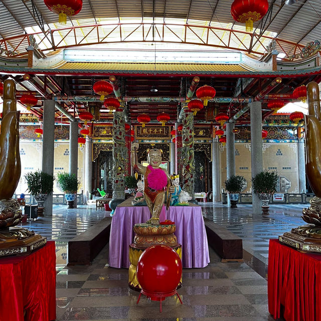 วัดที่พระแม่กวนอิมองค์ใหญ่มากกกกก 