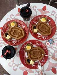 ディズニー女子会🩵夏のディズニーランドが穴場！