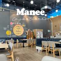 Manee Cafe & Bistro