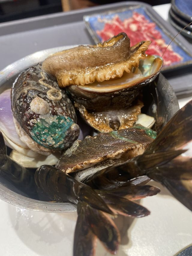 🌟曼格活海鮮火鍋🌟現切牛肉，壽司熱食，款式多到不得了！