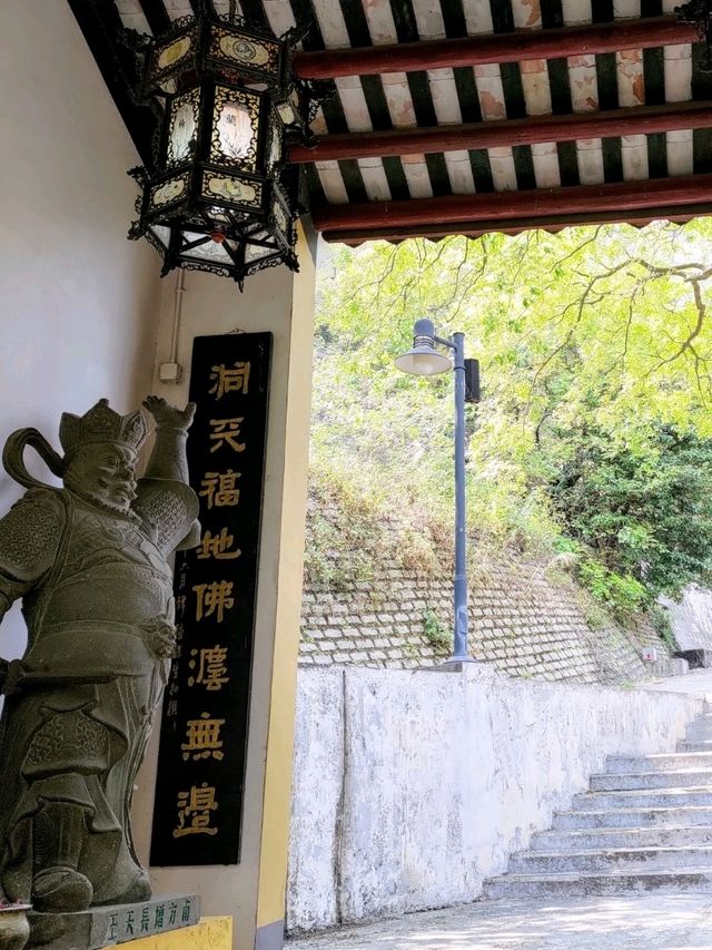 原來香港寺廟都有月老「青山禪院」