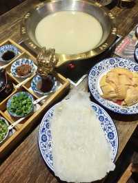 北角宮廷式火鍋，必點花膠雞湯